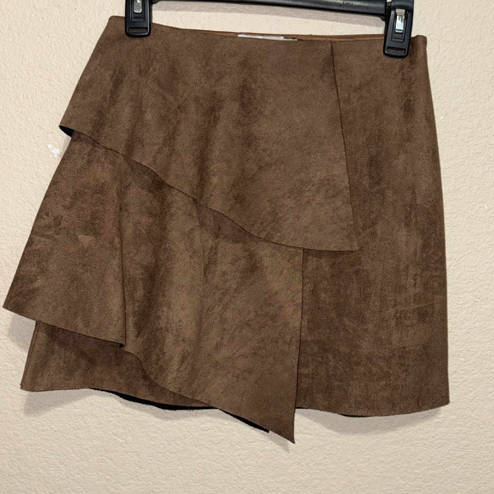 🆕 Lush Faux. Brown Suede Layered
Asymmetrical Mini Skirt Sz S